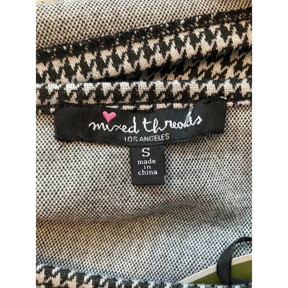 Mixed Threads Houndstooth Cutout Top - Picture 6 of 9